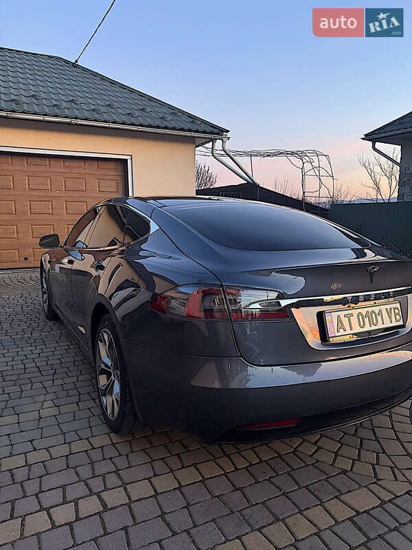Ліфтбек Tesla Model S 2017 в Косові