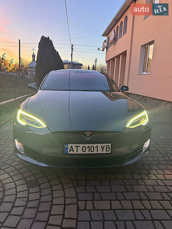 Ліфтбек Tesla Model S 2017 в Косові