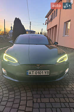 Лифтбек Tesla Model S 2017 в 