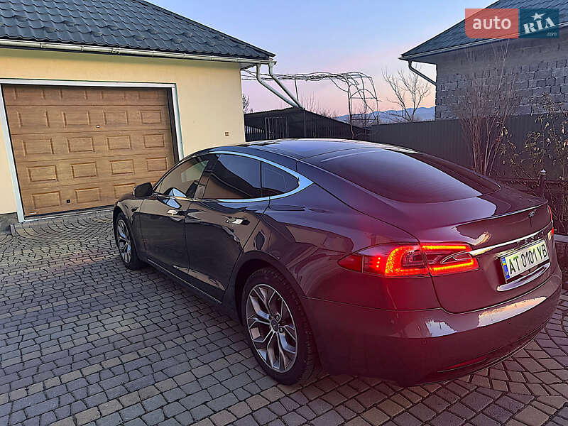 Ліфтбек Tesla Model S 2017 в Косові