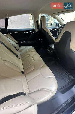 Лифтбек Tesla Model S 2013 в 