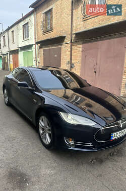Лифтбек Tesla Model S 2013 в 