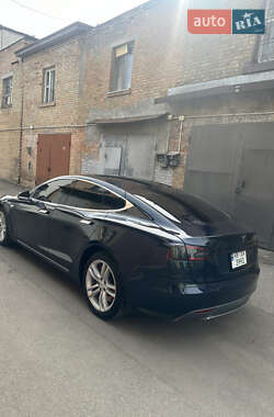 Лифтбек Tesla Model S 2013 в 