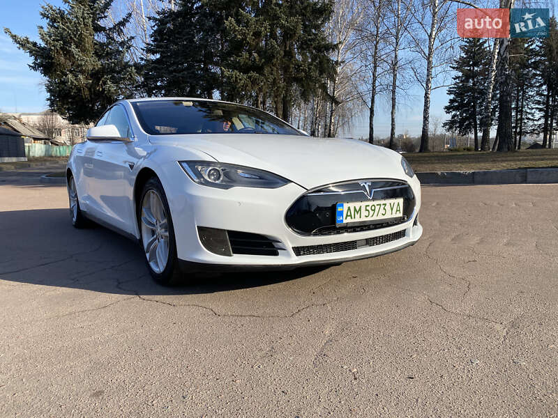 Лифтбек Tesla Model S 2016 в Житомире