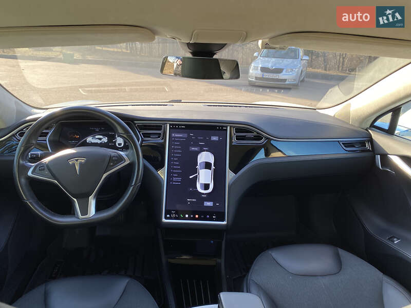 Лифтбек Tesla Model S 2016 в Житомире