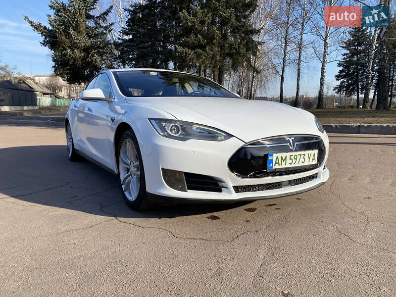 Лифтбек Tesla Model S 2016 в Житомире