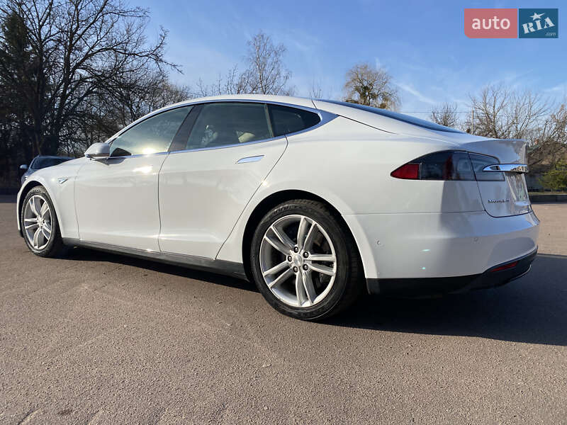 Лифтбек Tesla Model S 2016 в Житомире