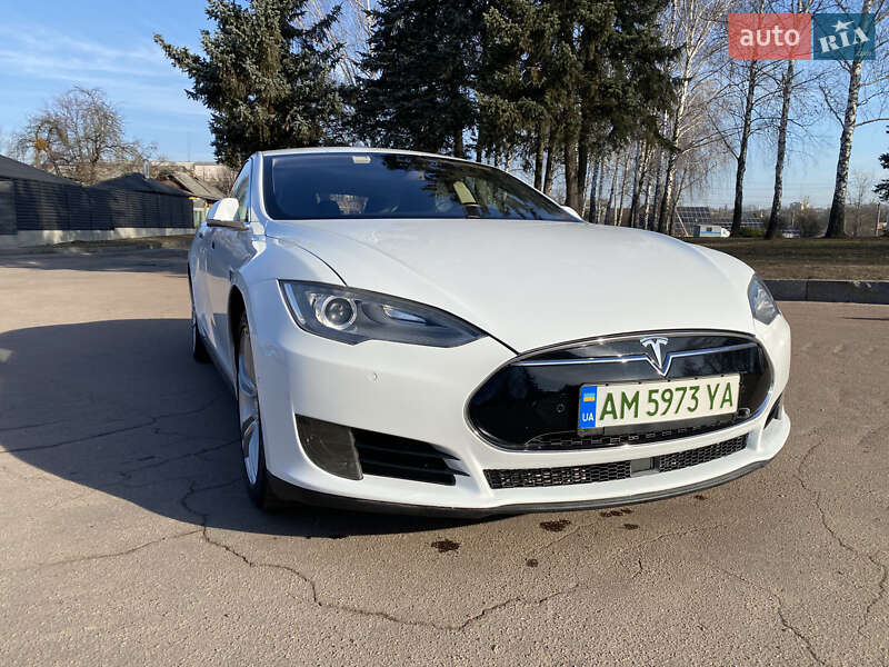 Лифтбек Tesla Model S 2016 в Житомире