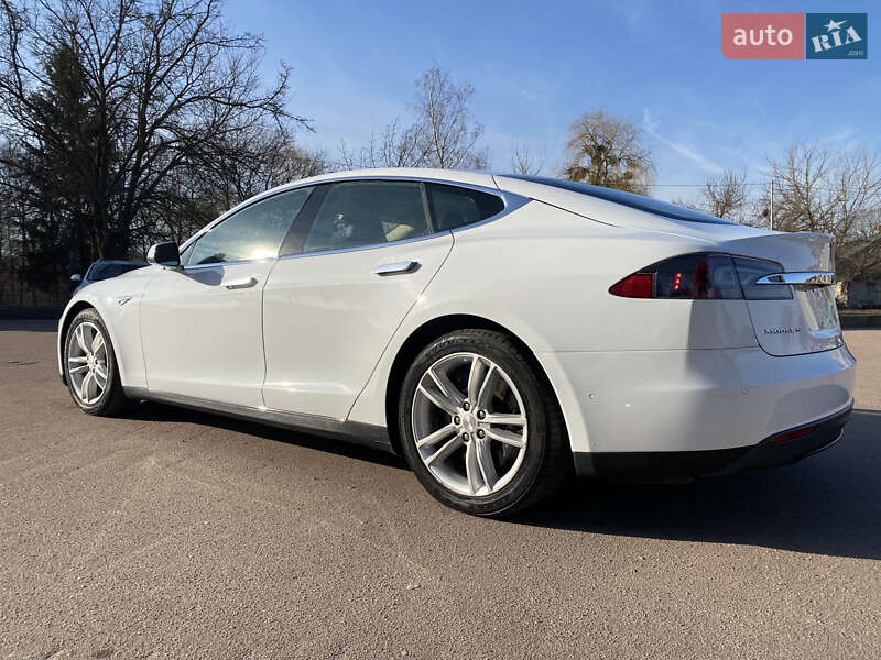 Лифтбек Tesla Model S 2016 в Житомире