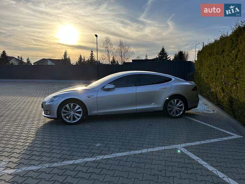 Ліфтбек Tesla Model S 2014 в Києві