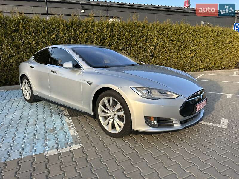 Ліфтбек Tesla Model S 2014 в Києві