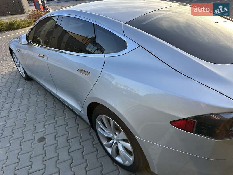 Ліфтбек Tesla Model S 2014 в Києві