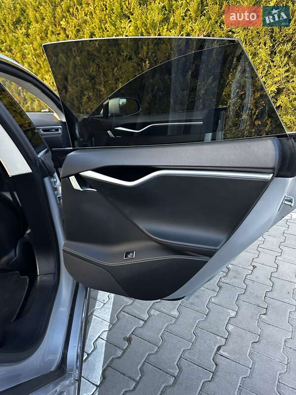 Ліфтбек Tesla Model S 2014 в Києві