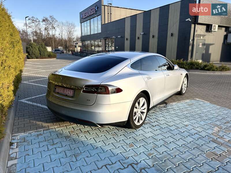 Ліфтбек Tesla Model S 2014 в Києві