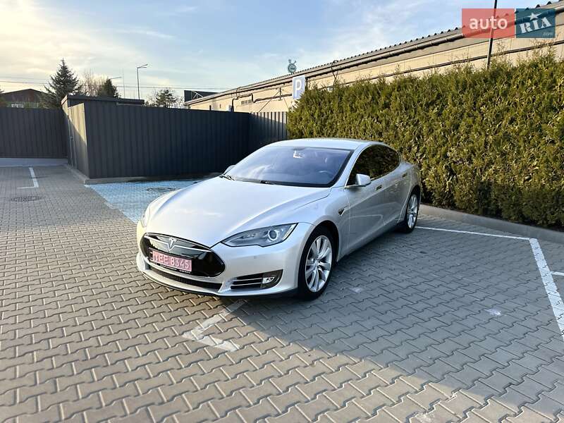 Ліфтбек Tesla Model S 2014 в Києві