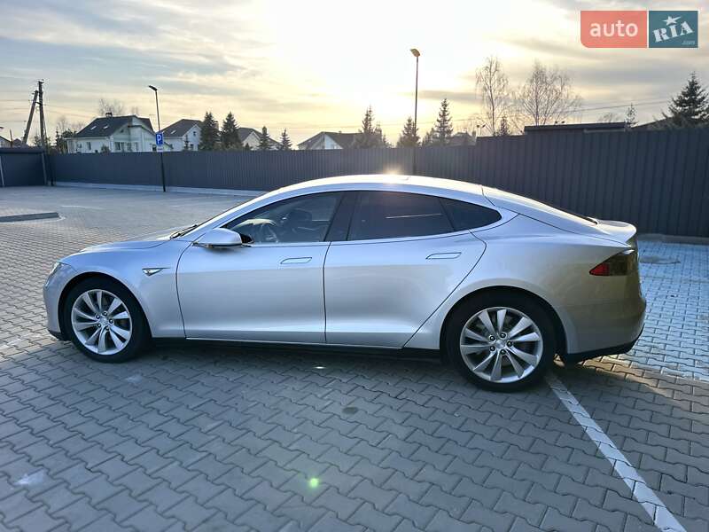 Ліфтбек Tesla Model S 2014 в Києві