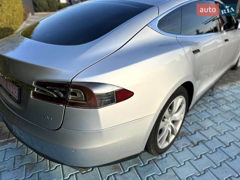 Ліфтбек Tesla Model S 2014 в Києві
