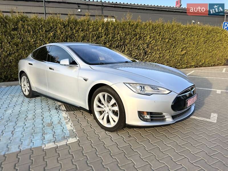 Ліфтбек Tesla Model S 2014 в Києві