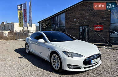 Лифтбек Tesla Model S 2015 в Виннице