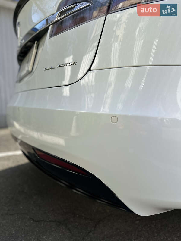 Лифтбек Tesla Model S 2018 в Киеве