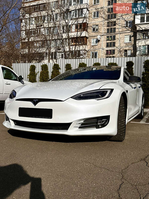 Tesla Model S 2018