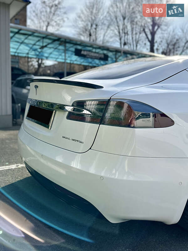 Лифтбек Tesla Model S 2018 в Киеве