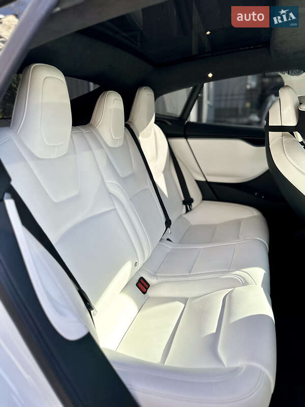 Лифтбек Tesla Model S 2018 в Киеве