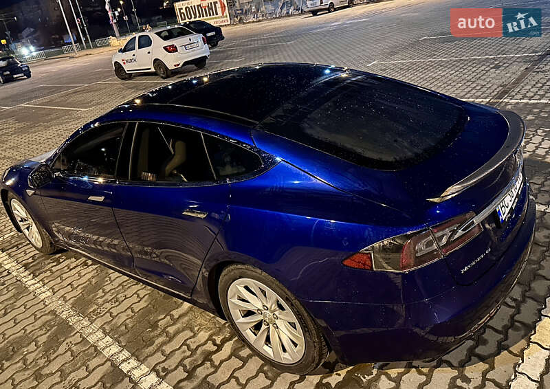 Лифтбек Tesla Model S 2016 в Львове