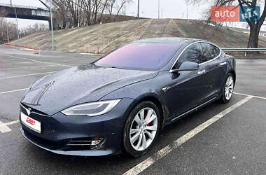 Лифтбек Tesla Model S 2018 в Киеве