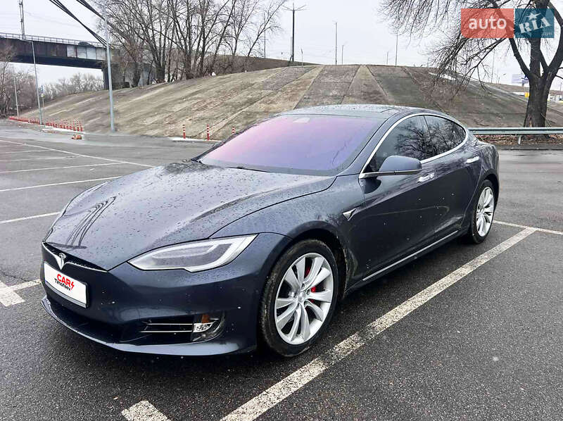 Tesla Model S 2018