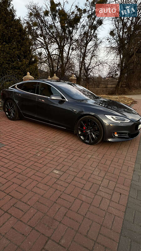 Лифтбек Tesla Model S 2020 в Ровно