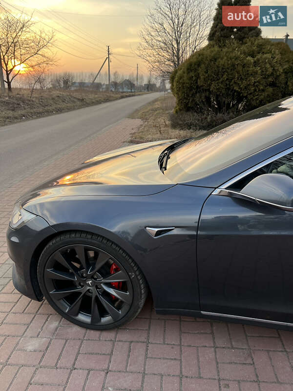Лифтбек Tesla Model S 2020 в Ровно