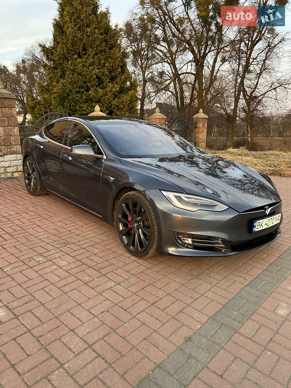 Лифтбек Tesla Model S 2020 в Ровно