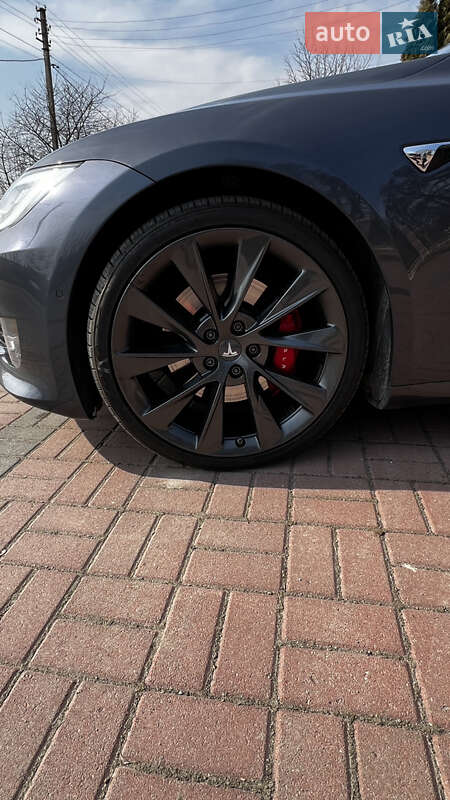 Лифтбек Tesla Model S 2020 в Ровно
