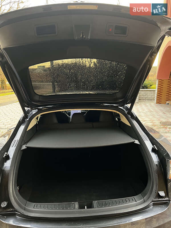 Лифтбек Tesla Model S 2020 в Ровно