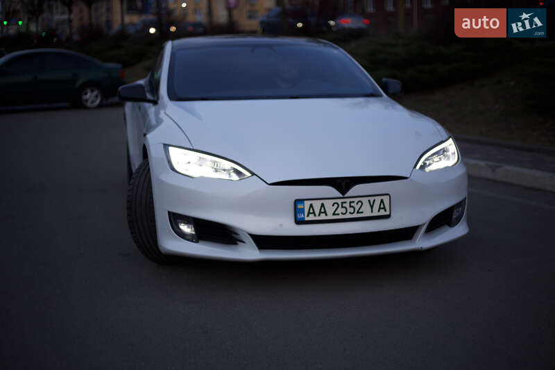 Ліфтбек Tesla Model S 2019 в Києві