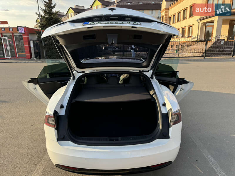 Ліфтбек Tesla Model S 2019 в Києві