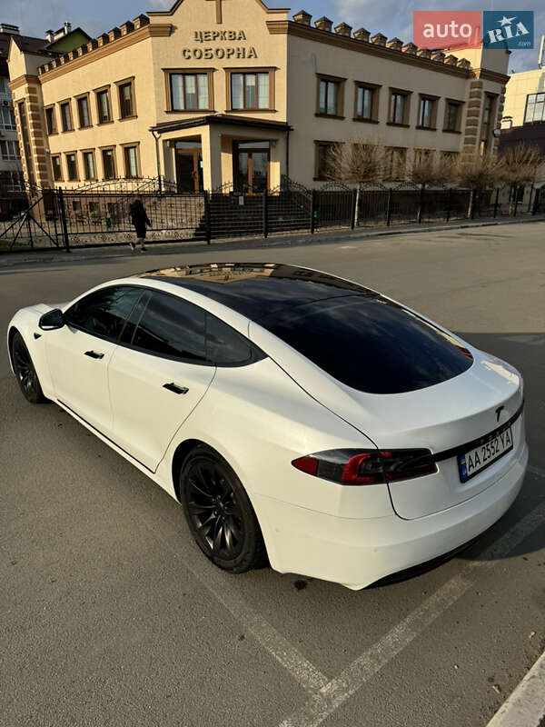 Ліфтбек Tesla Model S 2019 в Києві
