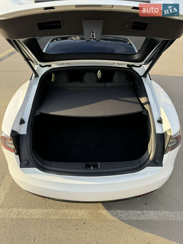 Ліфтбек Tesla Model S 2019 в Києві