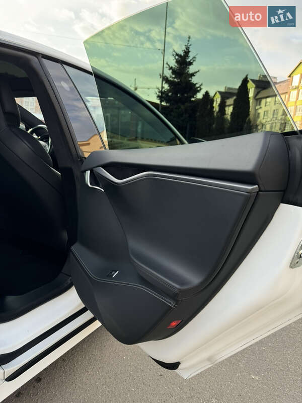 Ліфтбек Tesla Model S 2019 в Києві