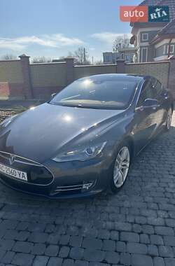 Лифтбек Tesla Model S 2015 в 