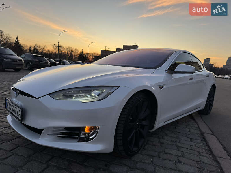 Ліфтбек Tesla Model S 2017 в Харкові