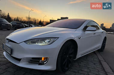 Лифтбек Tesla Model S 2017 в 