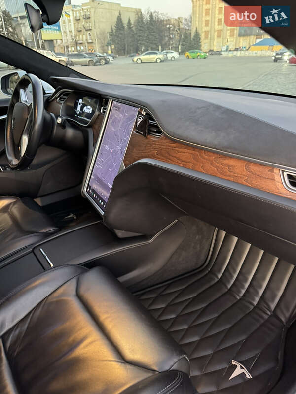 Ліфтбек Tesla Model S 2017 в Харкові