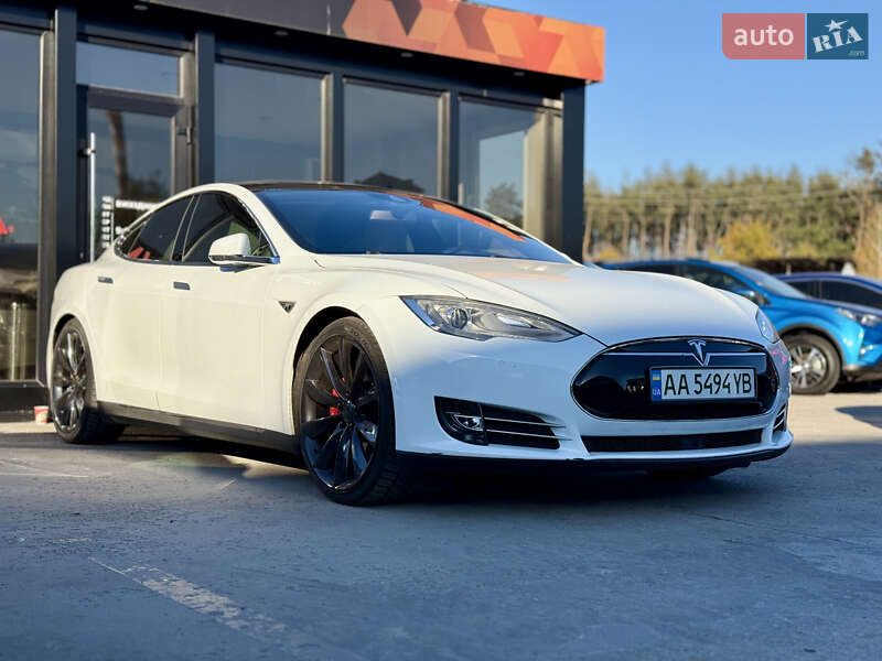 Ліфтбек Tesla Model S 2015 в Києві