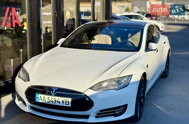 Ліфтбек Tesla Model S 2015 в Києві