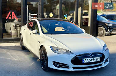 Ліфтбек Tesla Model S 2015 в Києві