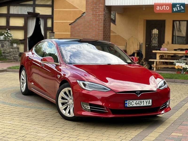Ліфтбек Tesla Model S 2017 в Львові
