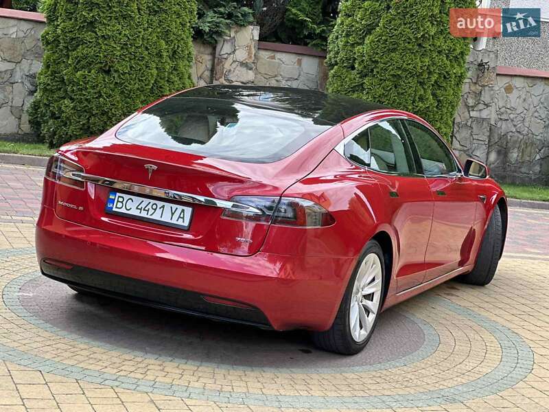 Ліфтбек Tesla Model S 2017 в Львові