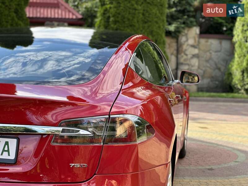 Ліфтбек Tesla Model S 2017 в Львові